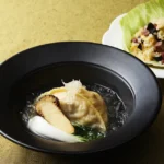 燕の巣入り蒸し上湯スープ餃子　松茸添え